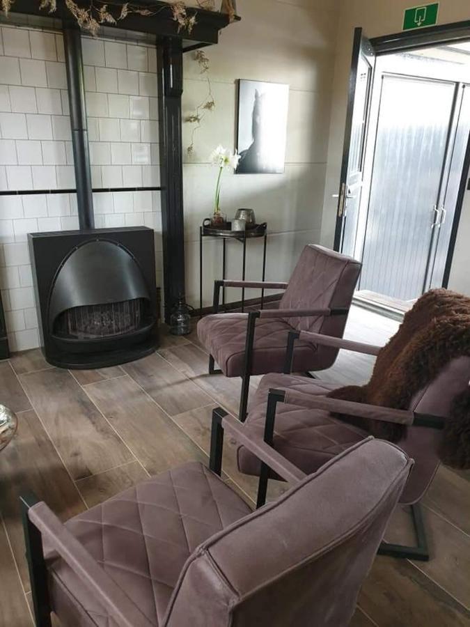 Luxe Gastenkamer Met Living En Keuken Bij Friezen Paarden Stal Pellendijk Westendorp Ngoại thất bức ảnh